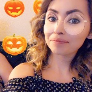 Meet your Posher, Adriana